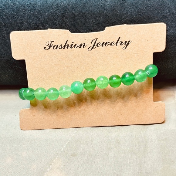 Green Quartz Crystal Beaded Stretchy Bracelet Dyed Stone - Picture 2 of 9